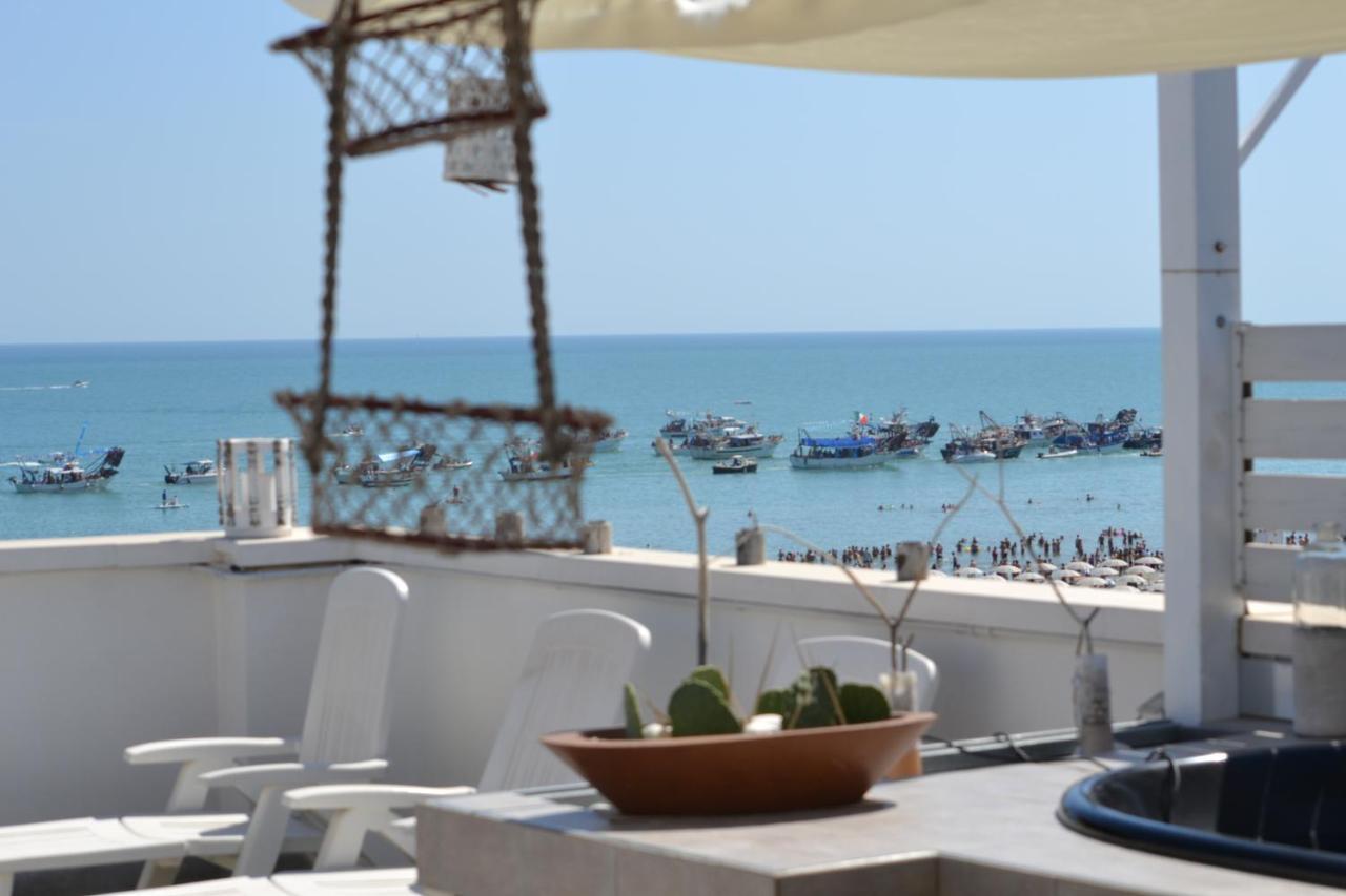 Sottosopra Bed & Breakfast Margherita Di Savoia Bagian luar foto