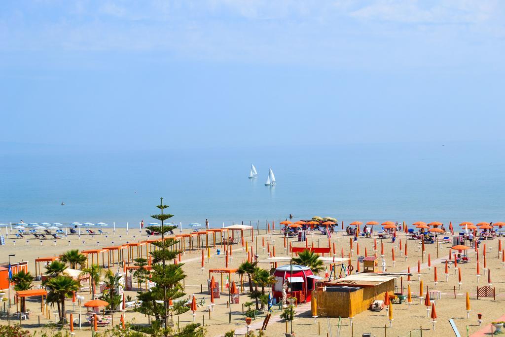 Sottosopra Bed & Breakfast Margherita Di Savoia Bagian luar foto