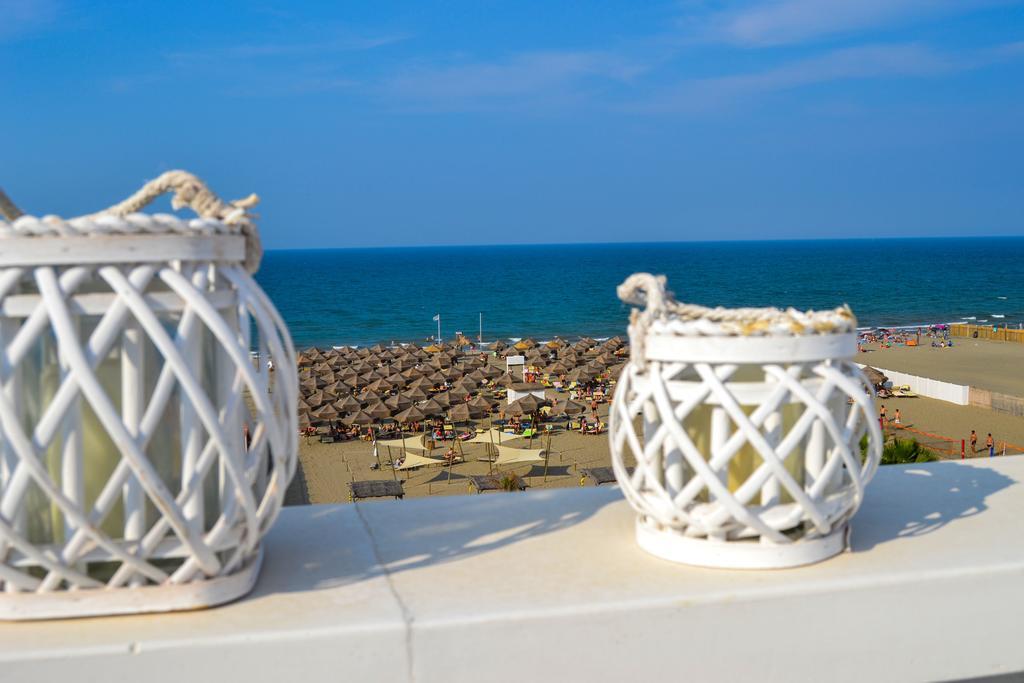 Sottosopra Bed & Breakfast Margherita Di Savoia Bagian luar foto