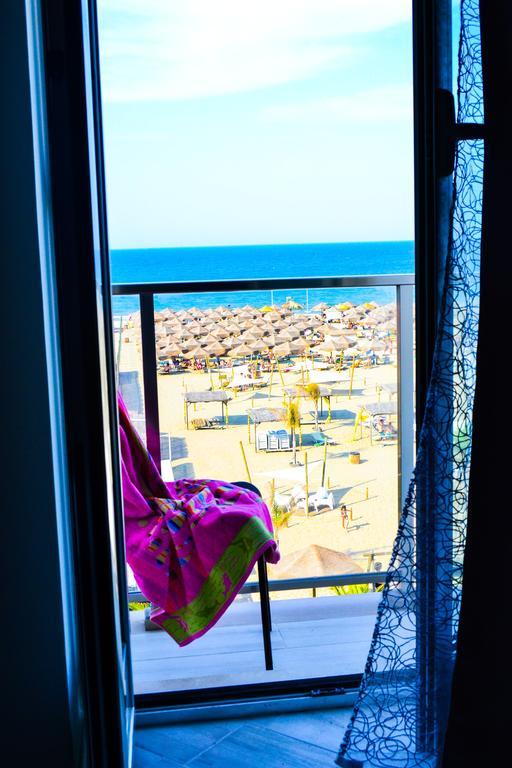 Sottosopra Bed & Breakfast Margherita Di Savoia Bagian luar foto